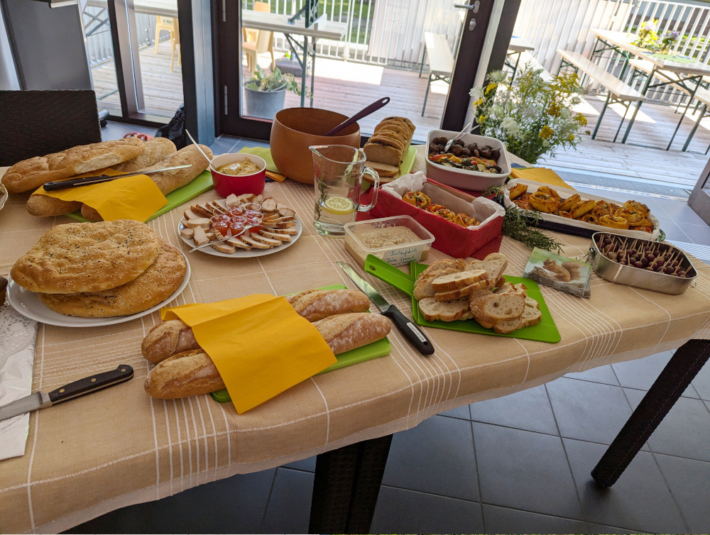 Gemeinsam feiern - Buffet von Mitgliedern für Mitglieder.