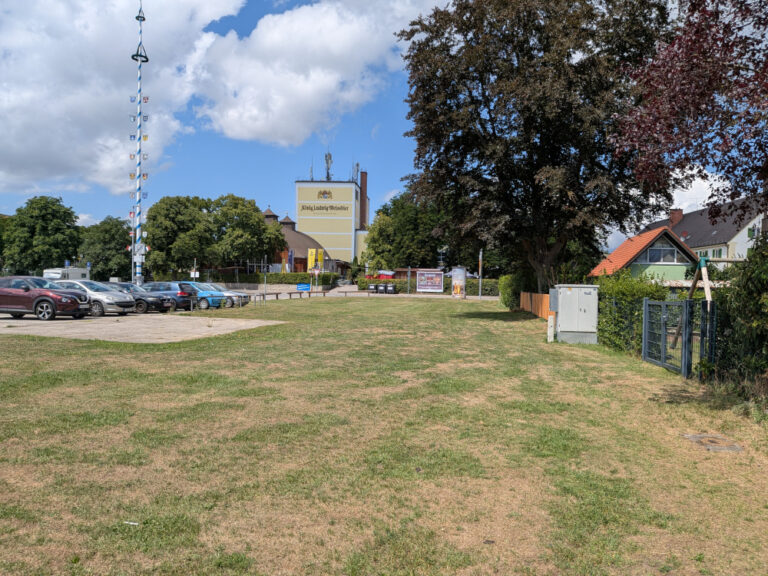 Julie-Mayr-Grundstück mit Sicht auf Marthabräu.